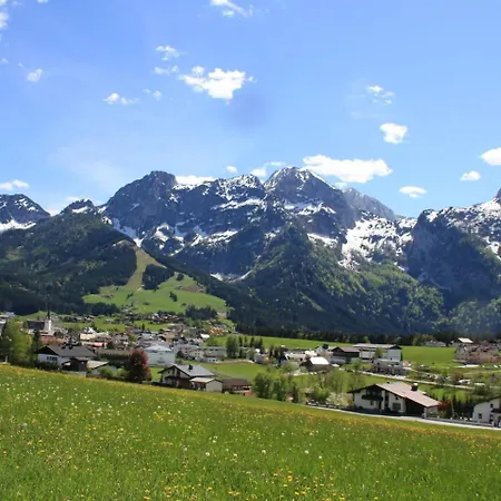 Spacious Near Ski Area In